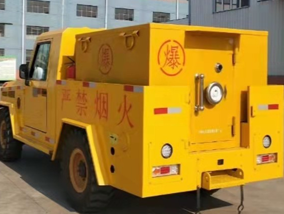 秀英凯龙爆破器材运输车：保障爆破任务的安全运行