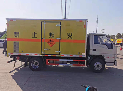 秀英爆破器材运输车工人安全操作规范与智能技术保障
